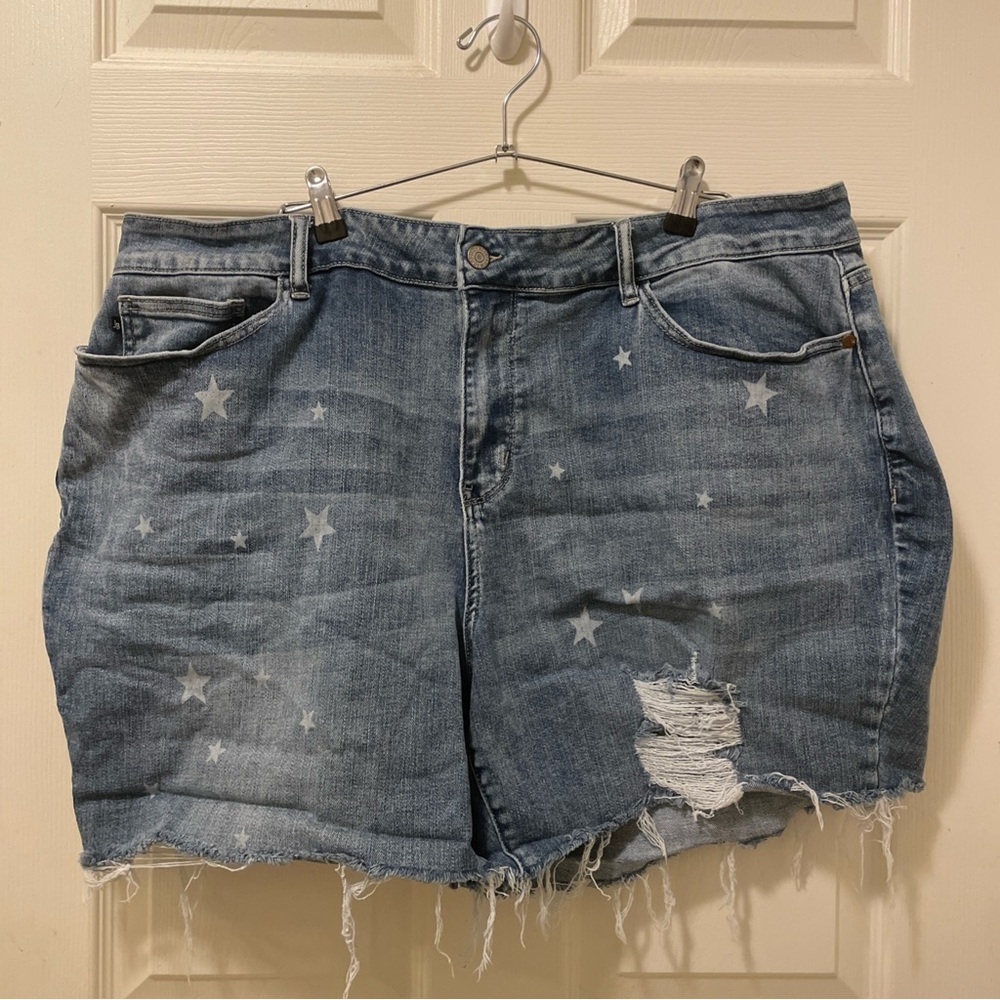 Judy Blue Women’s Stars Rips Boyfriend Cut Distressed Denim Shorts 24W JB88553